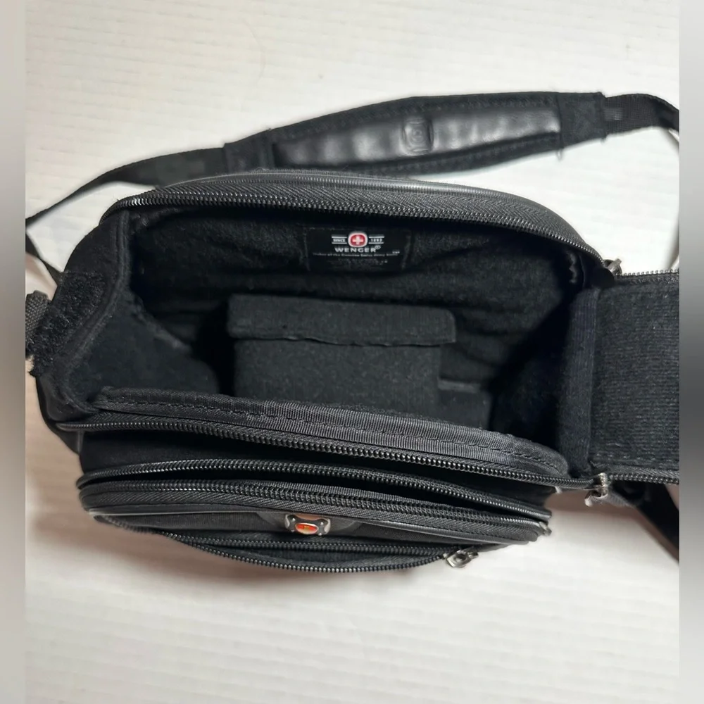 Wenger Swiss Gear The Sherpa LG Cam CSE Neopro‎ Medium Padded Camera Bag Black